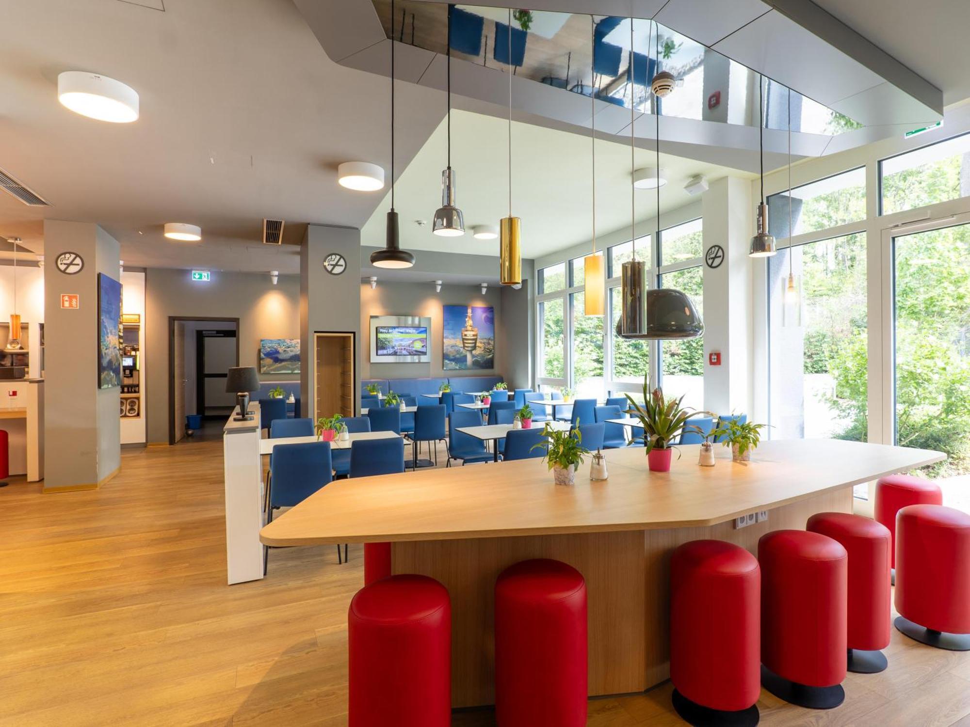 B&B Hotel Stuttgart-Airport/Messe エクステリア 写真